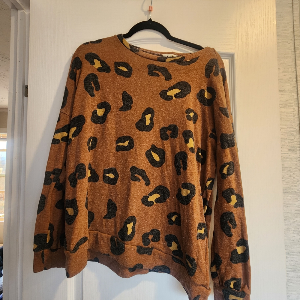 Swwet Lovely Chic Leopard Print Women's Blouse Size 1XL Euc